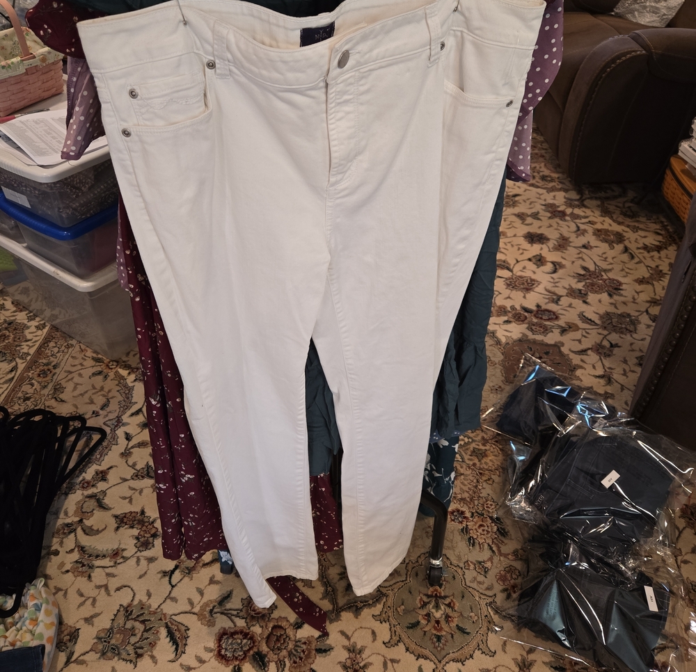 White High-Rise Straight Jeans